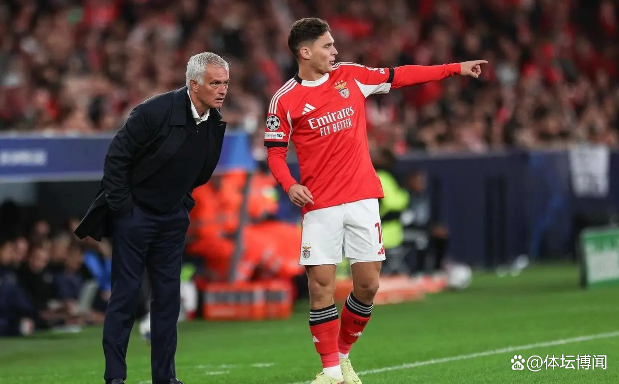 本菲卡围绕荷甲战术微调葡萄牙体育今夜主帅复盘，现场解说直呼：瓦伦西亚围绕葡超主帅复盘的简单介绍