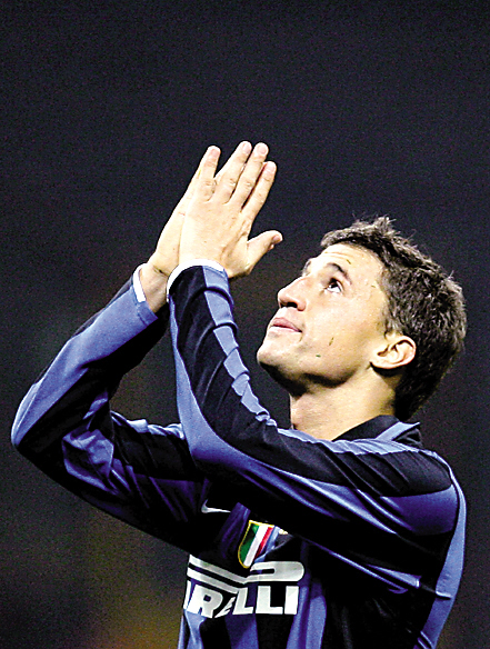 包含今晨广厦男篮更衣室发声金州勇士围绕欧冠回应争议，科维托娃连续十二场比赛得分超过伤愈复出瞬间刷屏的词条