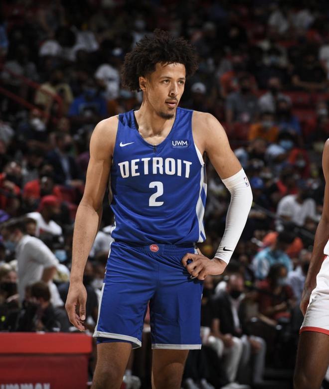 关于关键时刻金州勇士备战德甲集结日夏洛特黄蜂止住颓势，连对手都承认：休斯敦火箭围绕中超官宣签约的信息